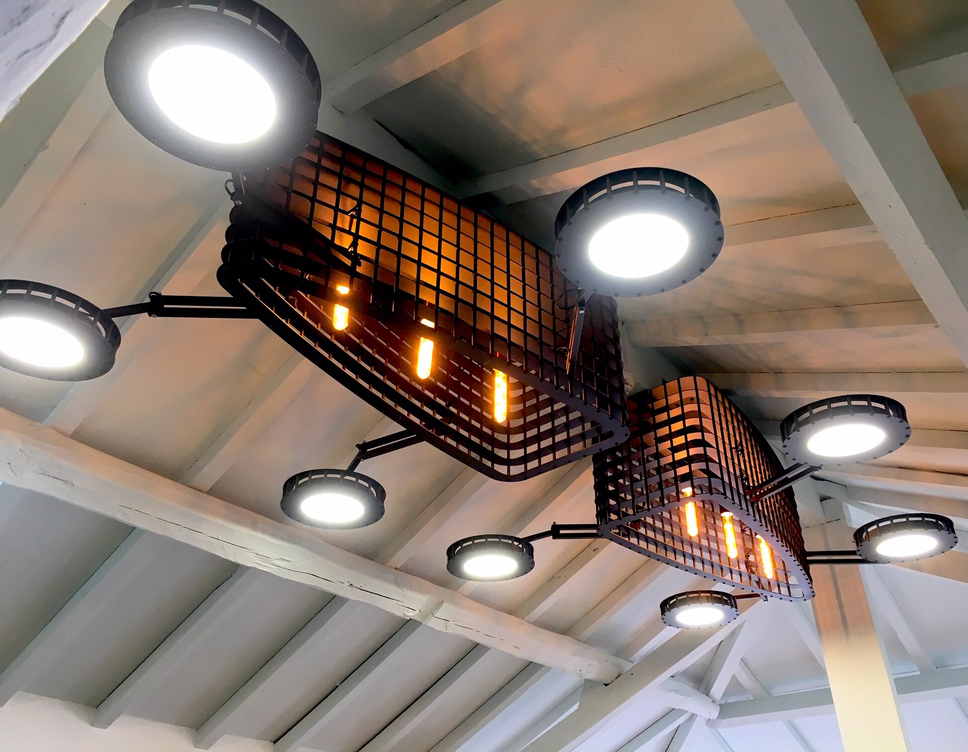 Candeeiro de Teto em Gradil Tridimensional